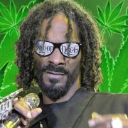 how much does snoop dogg smoke