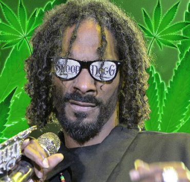 how much does snoop dogg smoke