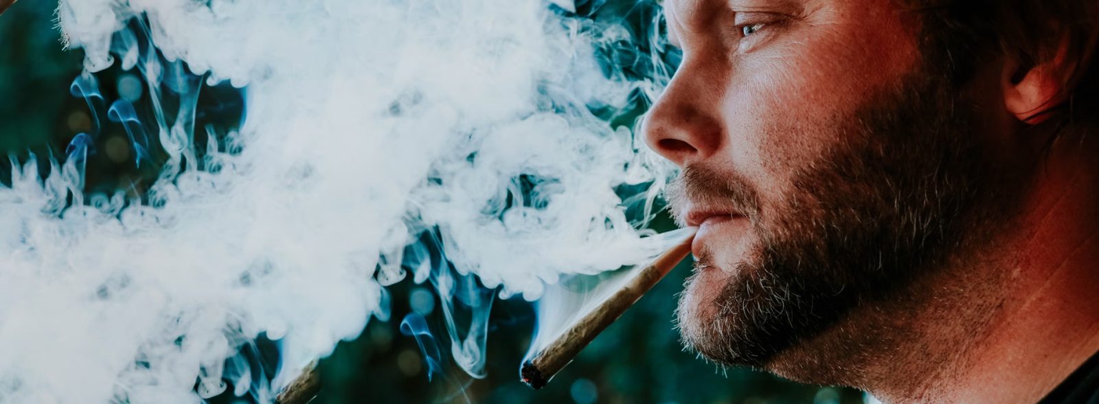 Smoking experience with the right accessories